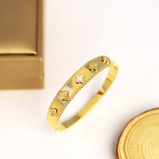 Aria Clover Bangle