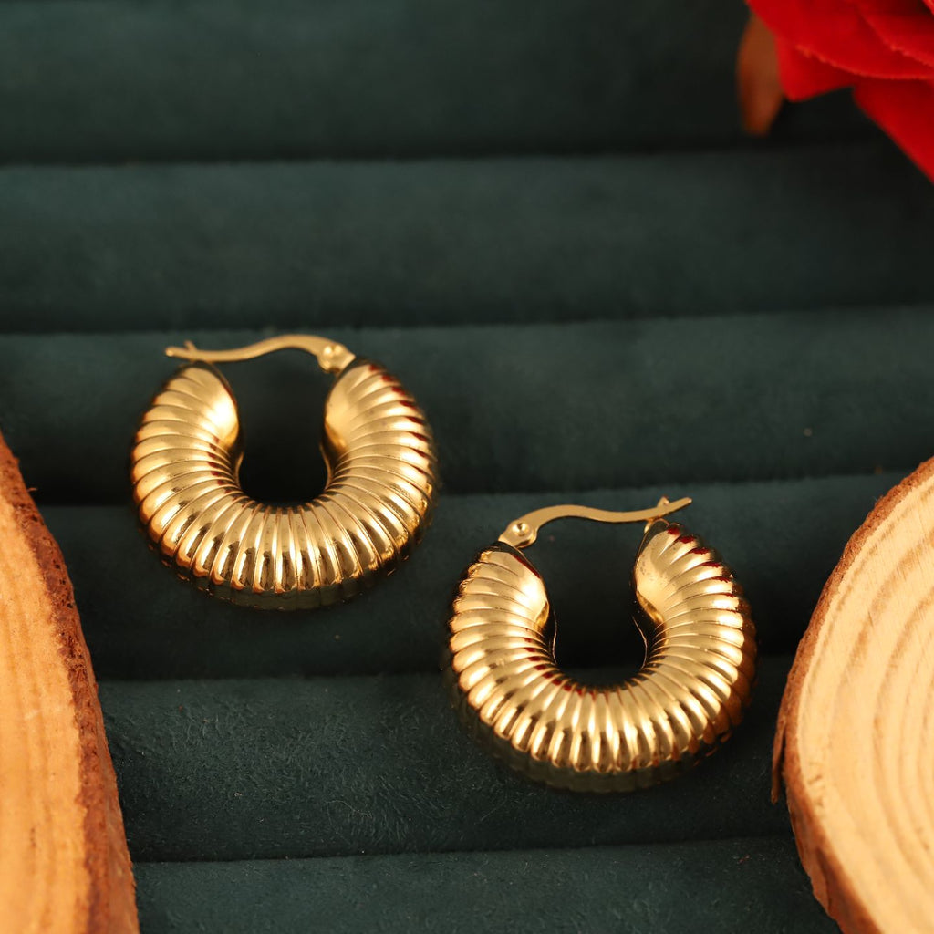 Vintage Gold Ribbed Hoop Earring