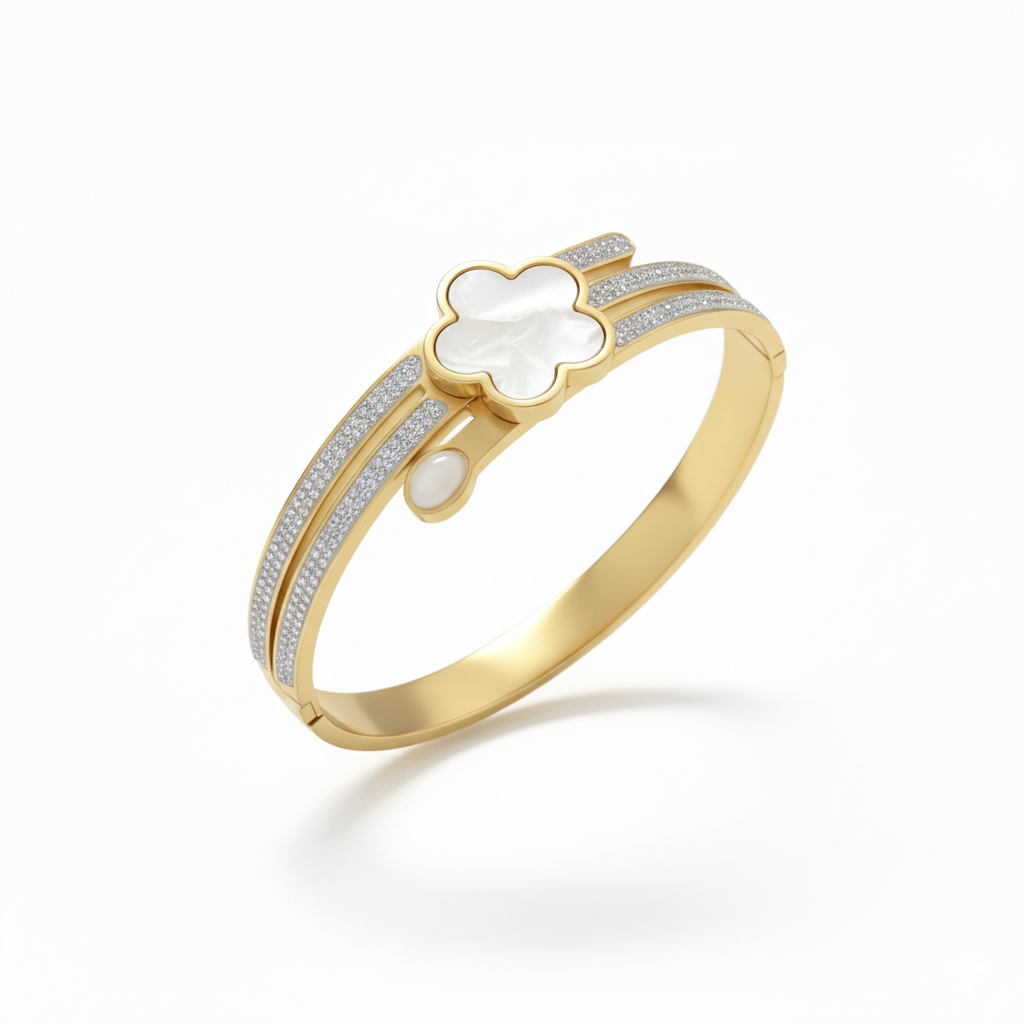 Aria Clover Bangle