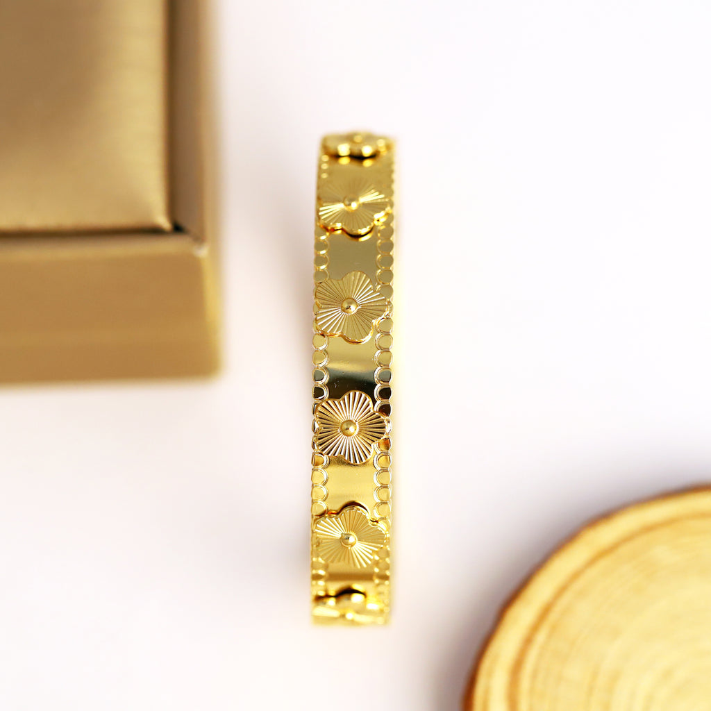 Aria Clover Bangle