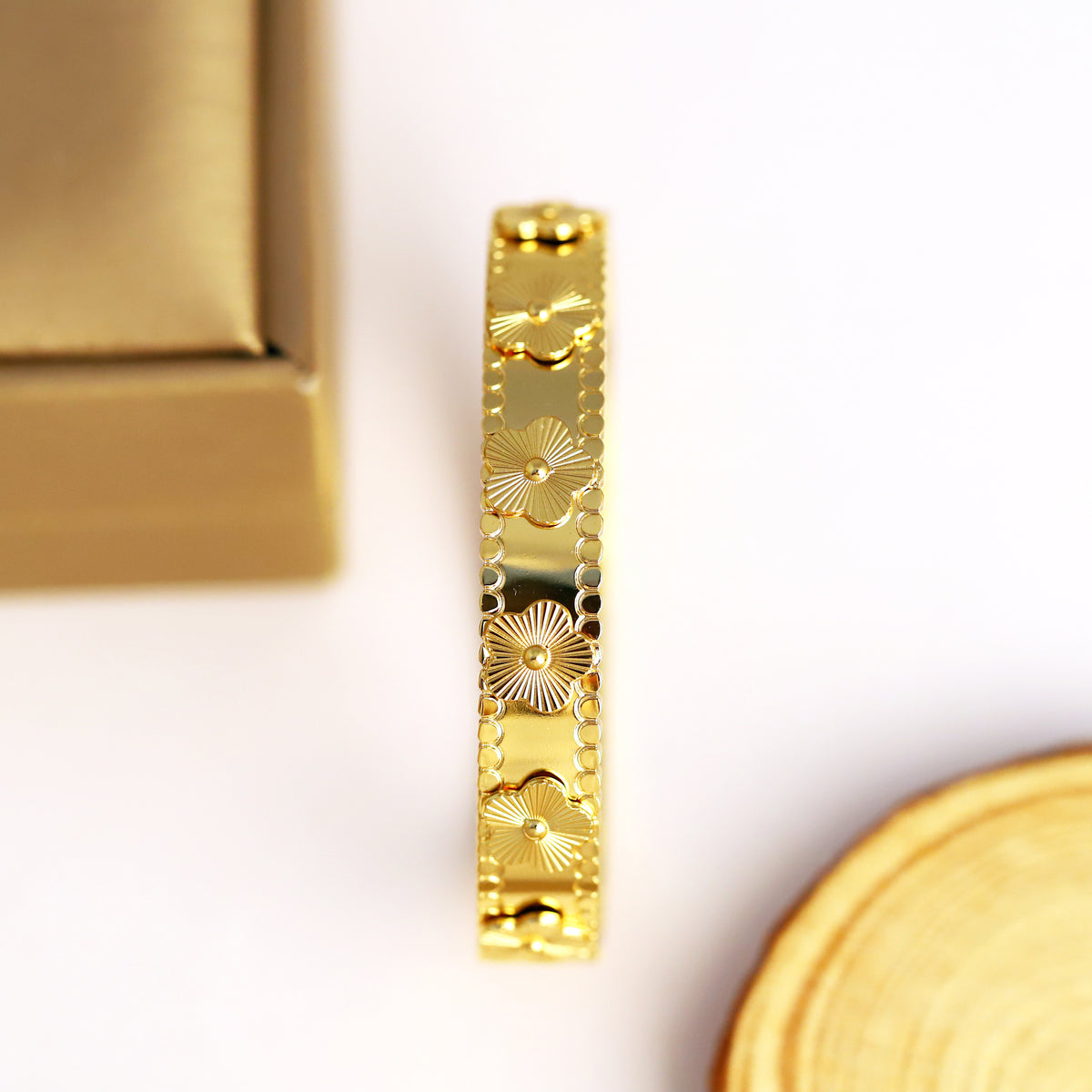 Aria Clover Bangle