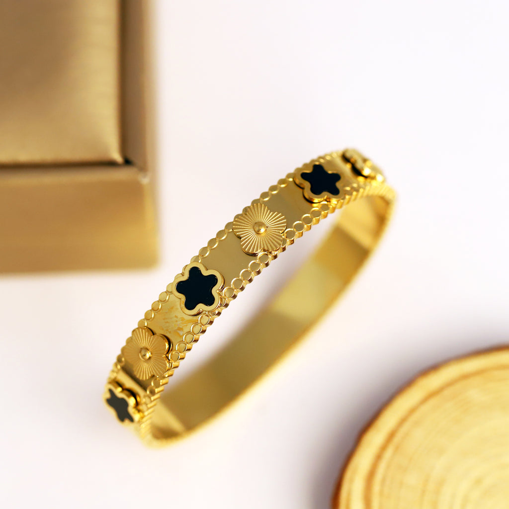 Aria Clover Bangle