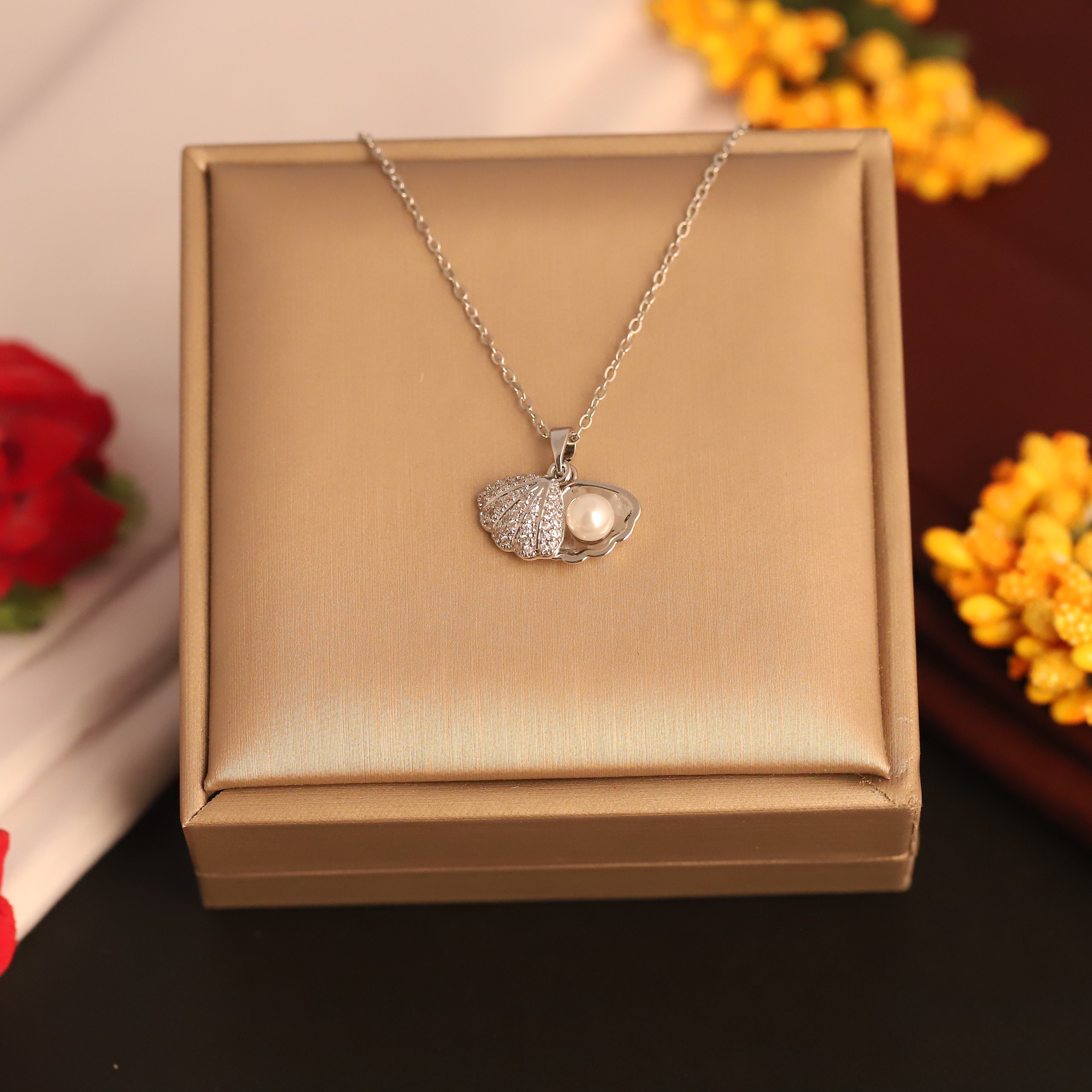 Pearl Shell Pendant Necklace