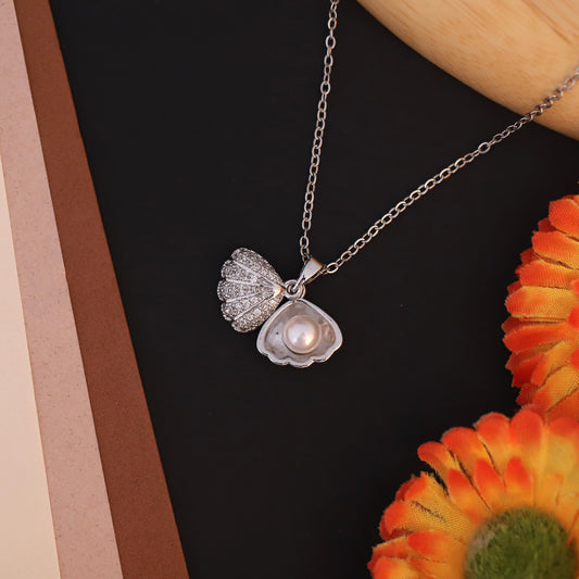 Pearl Shell Pendant Necklace