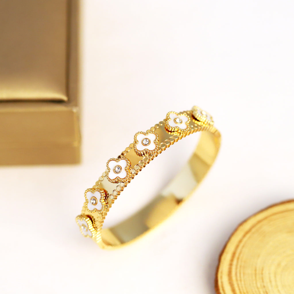 Aria Clover Bangle