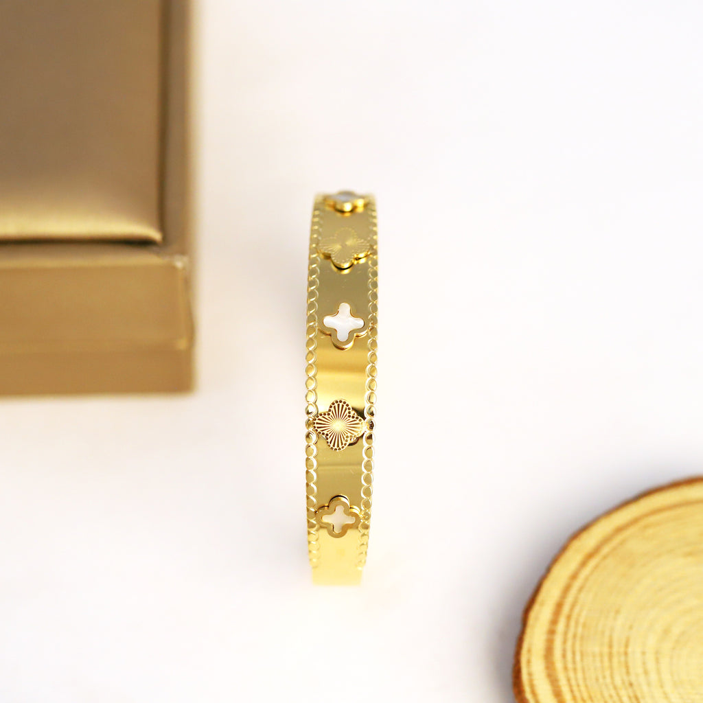 Aria Clover Bangle