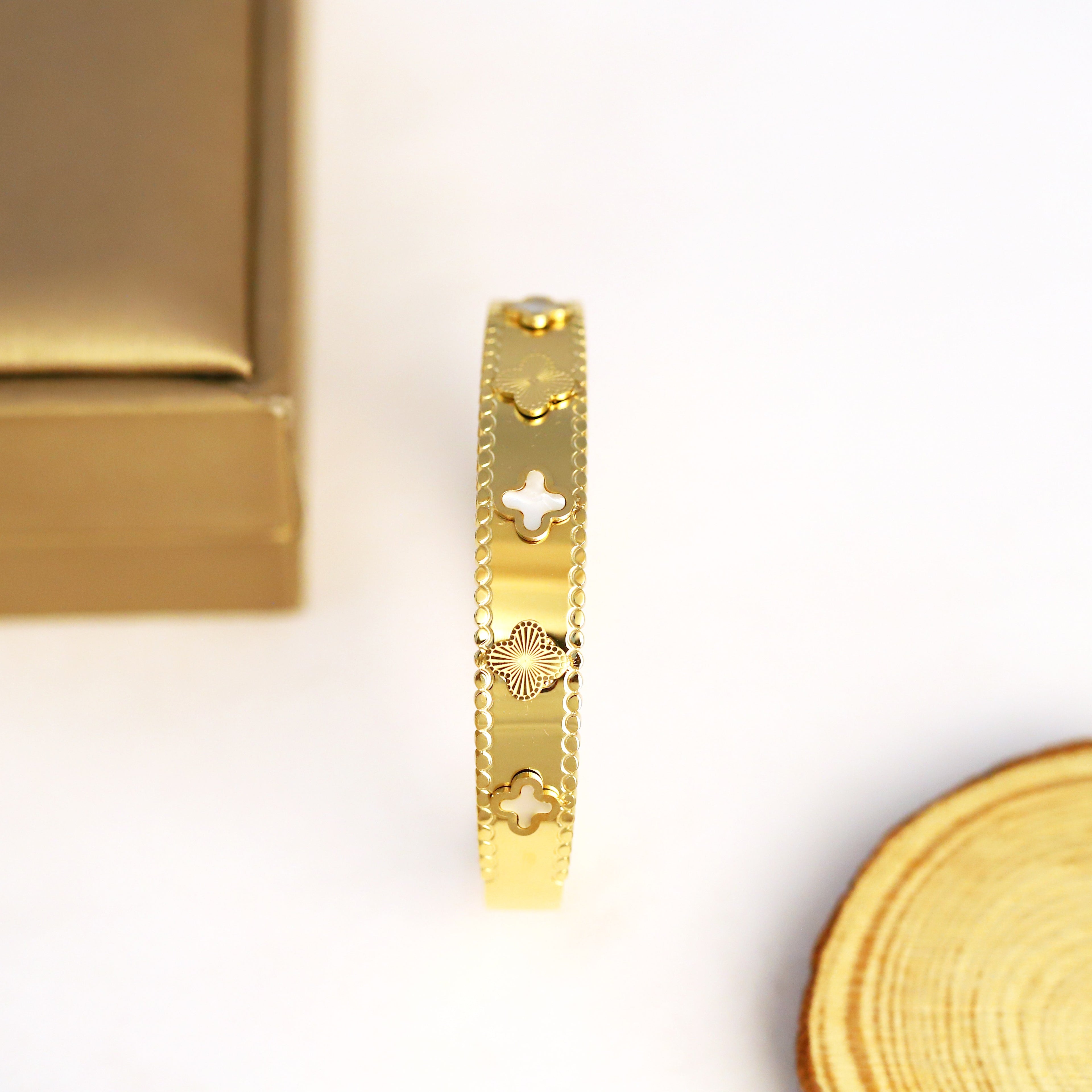 Aria Clover Bangle