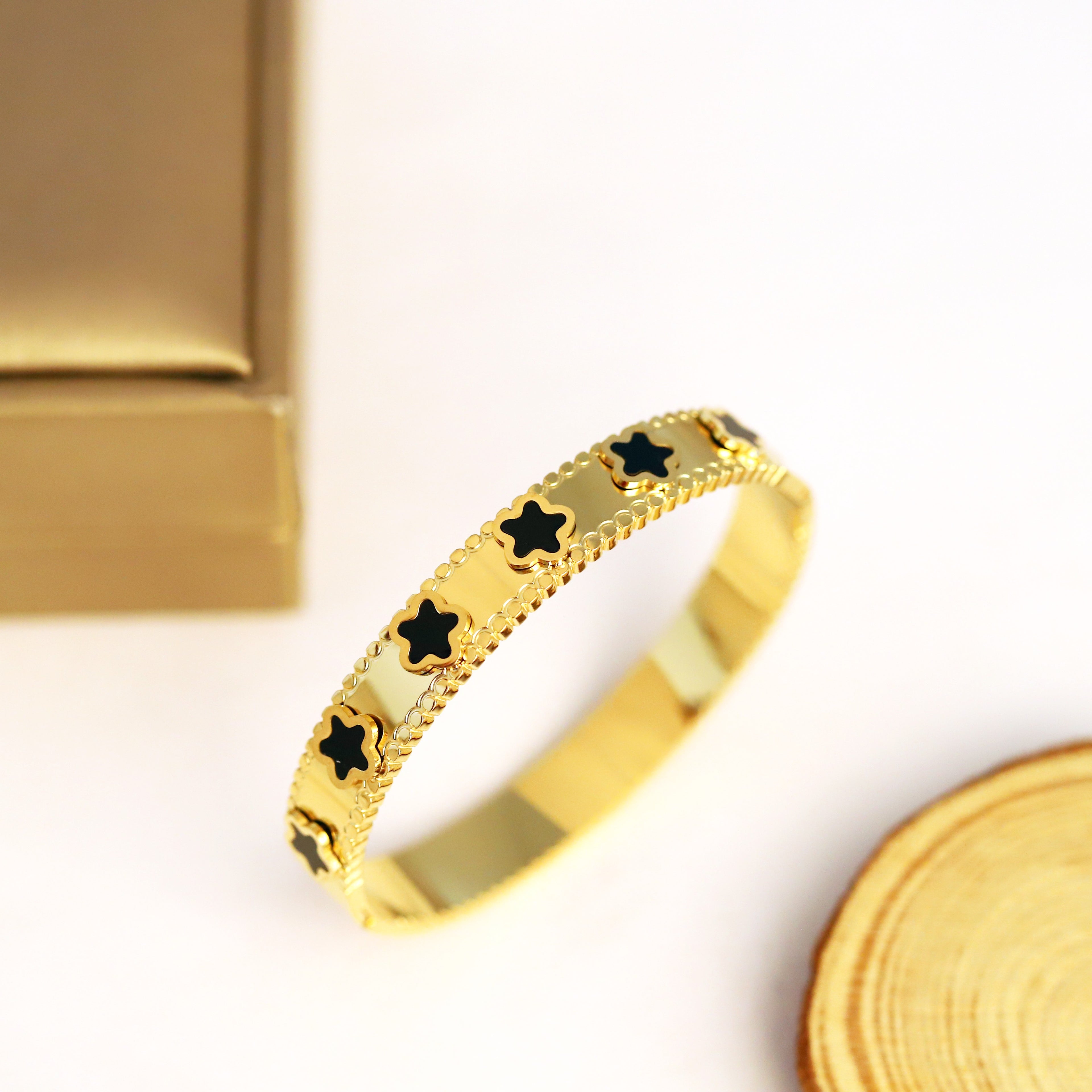Aria Clover Bangle