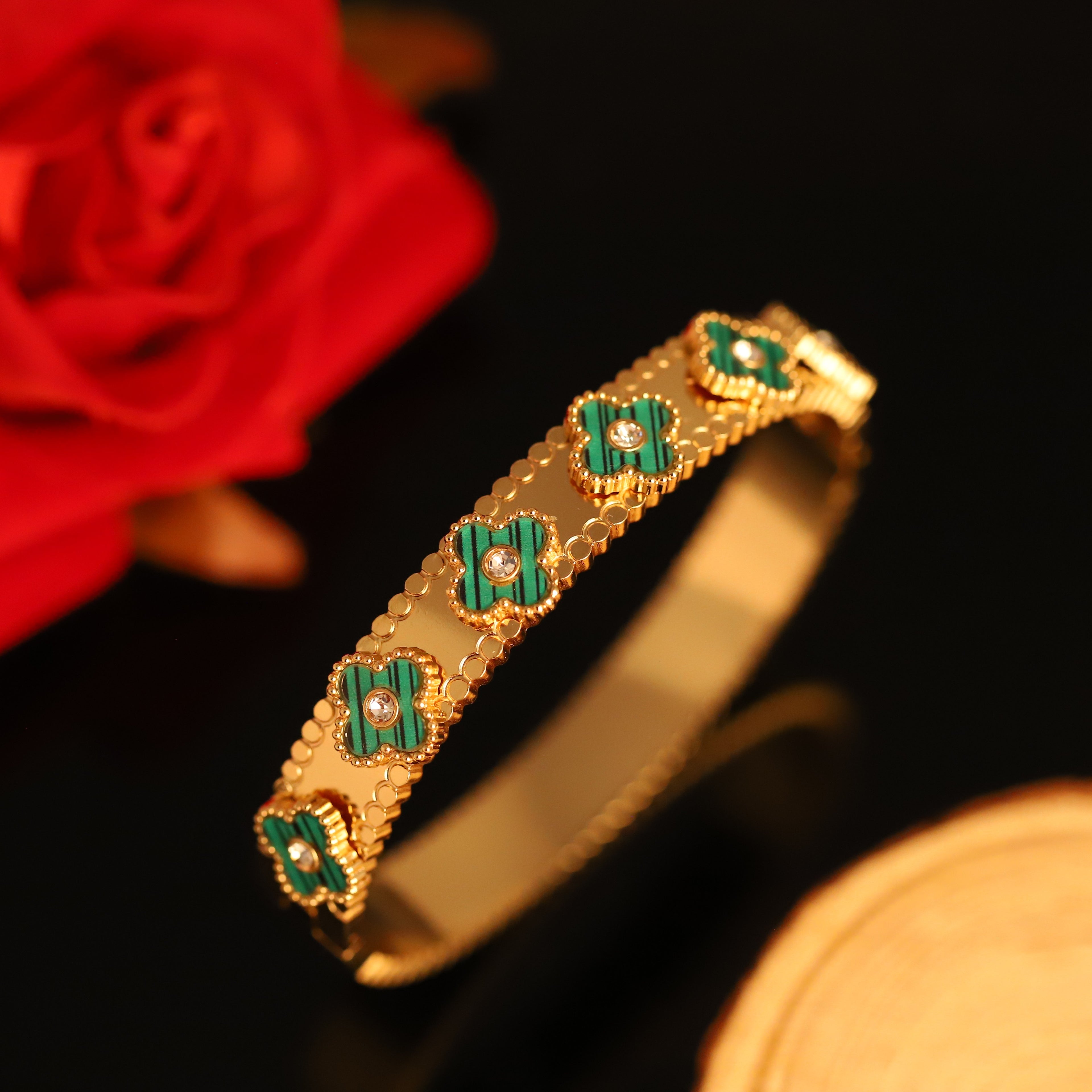 Aria Clover Bangle