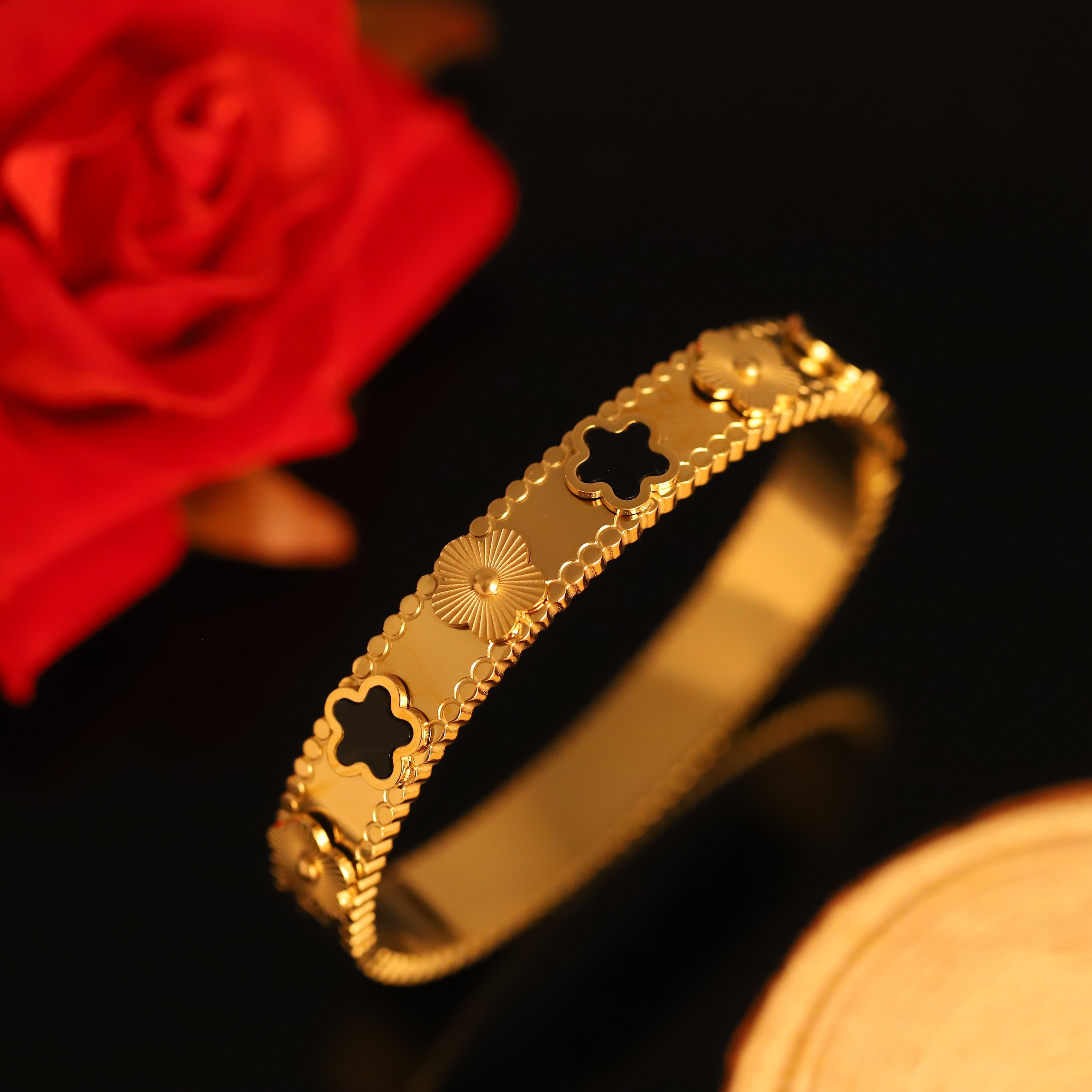 Aria Clover Bangle