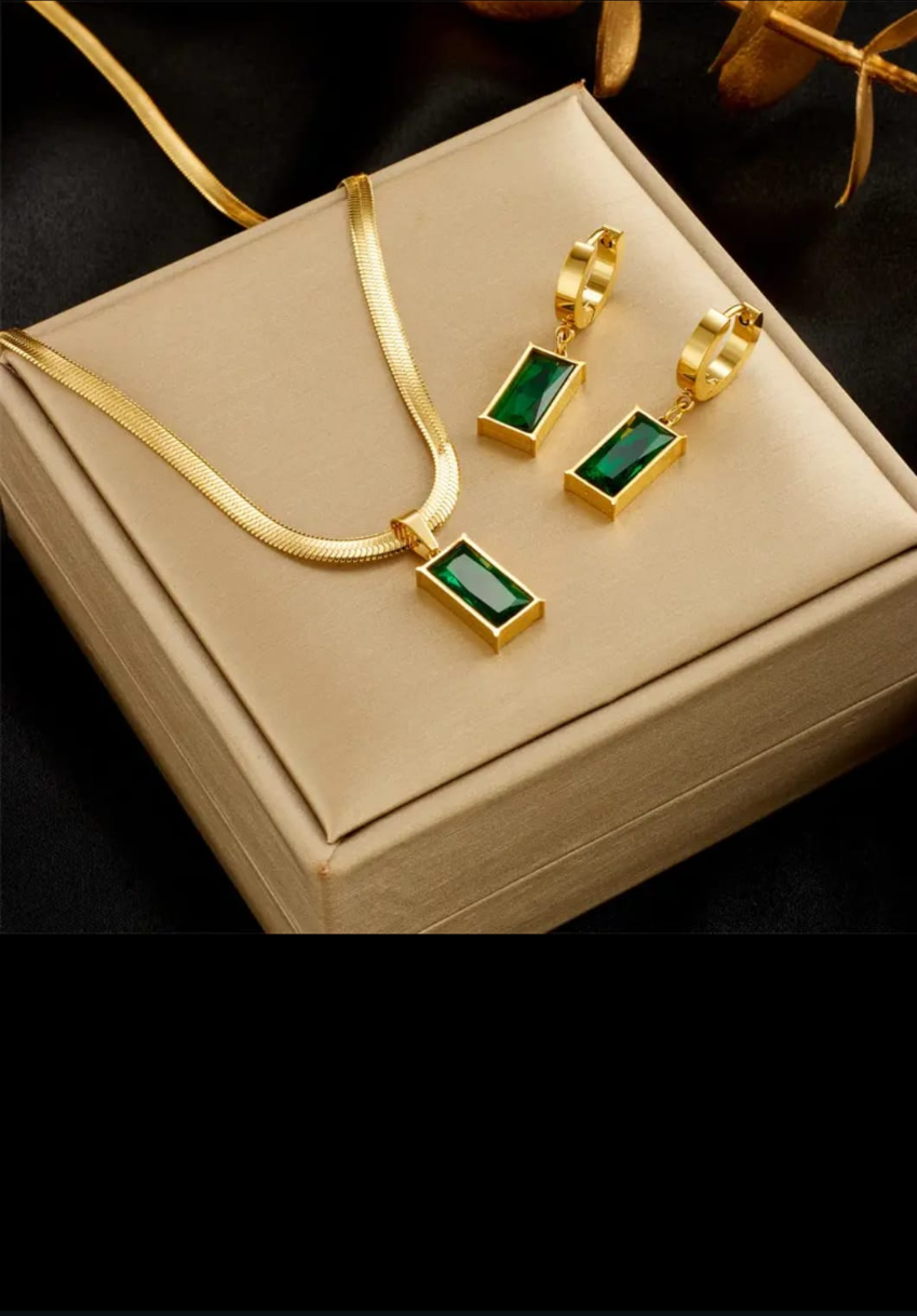 Emerald Royale Gold-Toned Neck And Earning Set
