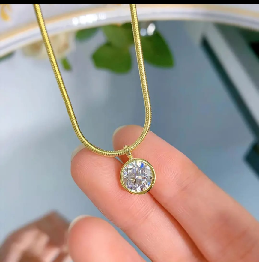 Minimalist Solitaire-Style Crystal Pendant Necklace