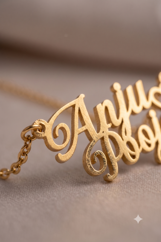 Double name necklace with heart in gold